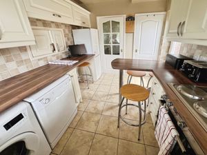 Kitchen- click for photo gallery